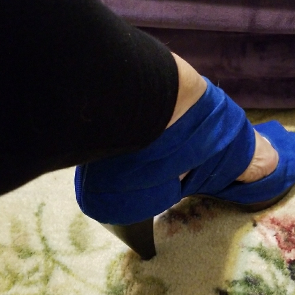 Shoes - Picture 2 of 6